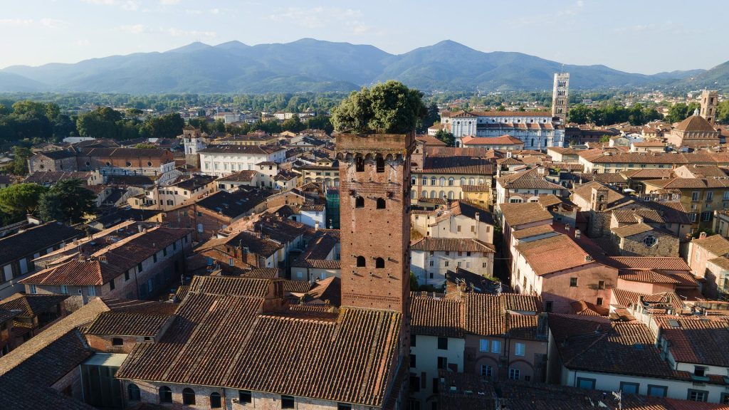 Montecarlo, le colline lucchesi e la città di Lucca